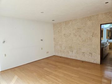 Casa en Venta a un Paso de Vista Real, Colinas del Bosque