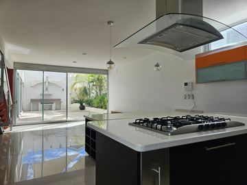 Casa en Venta a un Paso de Vista Real, Colinas del Bosque