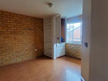 Casa de 3 Niveles en Urbanización Privada – Espacio, Seguridad y Confort en Cuenca