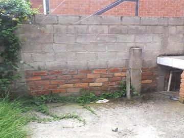 Casa de 3 Niveles en Urbanización Privada – Espacio, Seguridad y Confort en Cuenca
