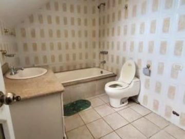 Casa de 3 Niveles en Urbanización Privada – Espacio, Seguridad y Confort en Cuenca