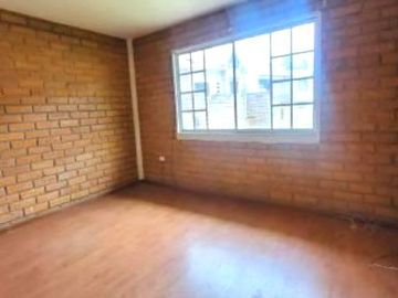 Casa de 3 Niveles en Urbanización Privada – Espacio, Seguridad y Confort en Cuenca