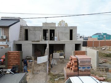 VENTA DE DUPLEX EN POZO, BARRIO CINCO SOLES PLOTTIER