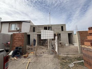 VENTA DE DUPLEX EN POZO, BARRIO CINCO SOLES PLOTTIER