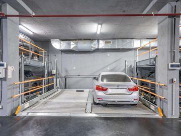 LUMINOSO MONOAMBIENTE  CON COCHERA - APTO VIVIENDA u OFICINA