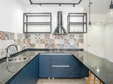 LUMINOSO MONOAMBIENTE  CON COCHERA - APTO VIVIENDA u OFICINA
