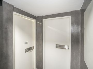LUMINOSO MONOAMBIENTE  CON COCHERA - APTO VIVIENDA u OFICINA