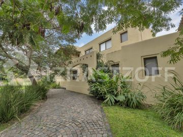 Casa en  Las Liebres  4 dormitorios