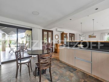 Casa en  Las Liebres  4 dormitorios