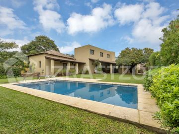 Casa en  Las Liebres  4 dormitorios
