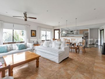 Casa en  Las Liebres  4 dormitorios