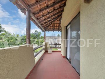 Casa en  Las Liebres  4 dormitorios