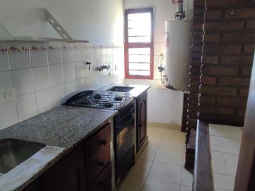 Departamento 4 ambientes sobre la av. Espora a Mts de divisoria