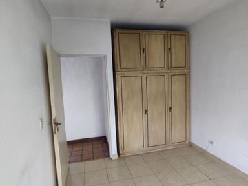 Departamento 4 ambientes sobre la av. Espora a Mts de divisoria
