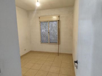 Departamento 4 ambientes sobre la av. Espora a Mts de divisoria