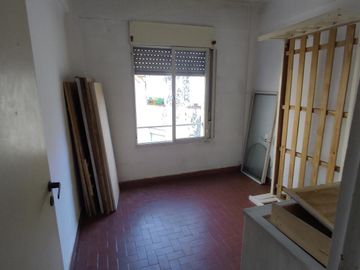 Departamento 4 ambientes sobre la av. Espora a Mts de divisoria