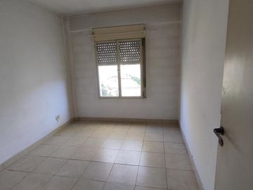 Departamento 4 ambientes sobre la av. Espora a Mts de divisoria