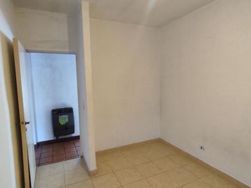 Departamento 4 ambientes sobre la av. Espora a Mts de divisoria