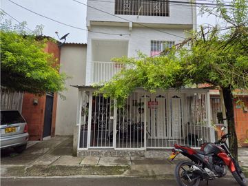Se vende Casa de 3 plantas en Chapinero Sur, Palmira - Valle del cauca