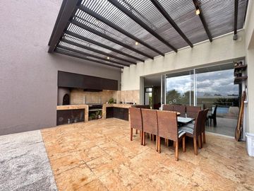 CASA DE VENTA EN CUMBAYA