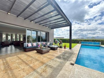 CASA DE VENTA EN CUMBAYA