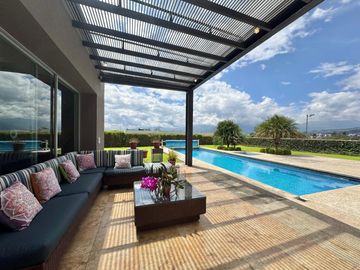 CASA DE VENTA EN CUMBAYA