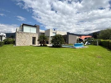 CASA DE VENTA EN CUMBAYA