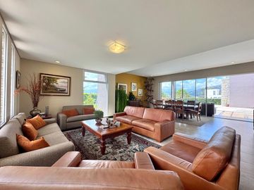 CASA DE VENTA EN CUMBAYA