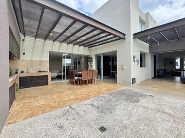 CASA DE VENTA EN CUMBAYA