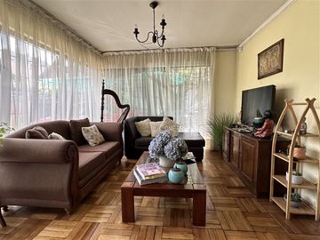 Casa en Venta en Cerca de Apumanque | Casa en Venta 4D3B | Las Condes | One Propiedades