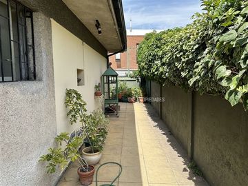 Casa en Venta en Cerca de Apumanque | Casa en Venta 4D3B | Las Condes | One Propiedades