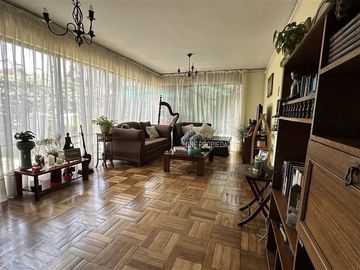 Casa en Venta en Cerca de Apumanque | Casa en Venta 4D3B | Las Condes | One Propiedades