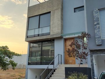 CASA EN VENTA EN VALLE IMPERIAL