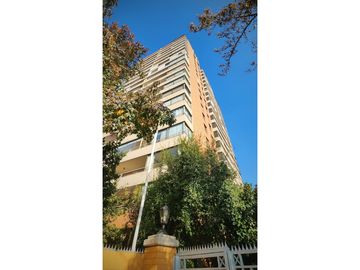Amplio departamento de 4 dormitorios en Las Condes