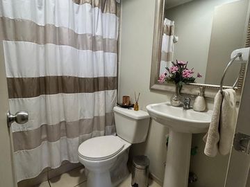 MUY  BUEN DEPARTAMENTO EN ACOGEDOR AMBIENTE