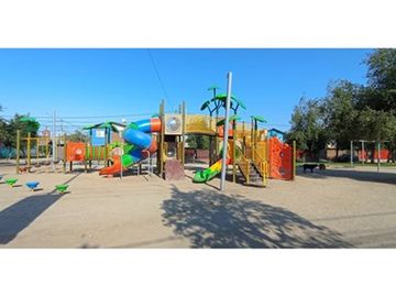 Tu Hogar Ideal con Jardín en San Bernardo