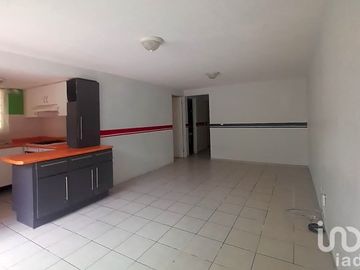 Departamento en Venta  en Col. Tenayo, planta baja, zotehuela privada