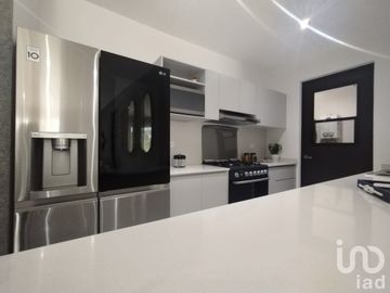 Departamento en Venta en Av. Huayacán Cancún, 2 recamaras, con Albercas y 12 Amenidades