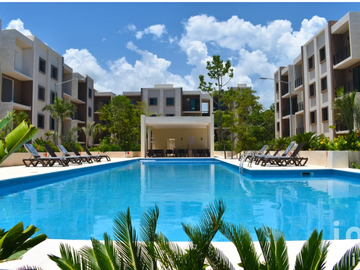 Departamento en Venta en Av. Huayacán Cancún, 2 recamaras, con Albercas y 12 Amenidades