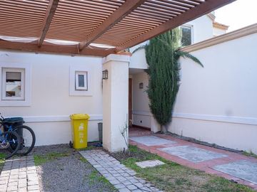 Casa en Venta en Condominio Las Flores