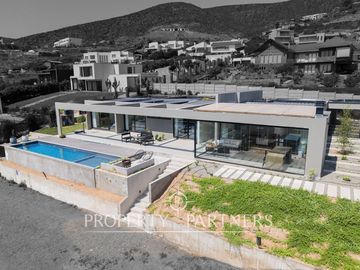 Espectacular casa amoblada construida y diseñada por profesionales en Cerro Grande