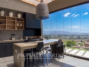 Espectacular casa amoblada construida y diseñada por profesionales en Cerro Grande
