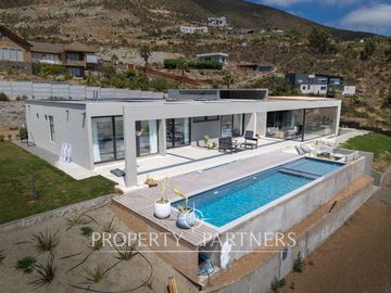 Espectacular casa amoblada construida y diseñada por profesionales en Cerro Grande