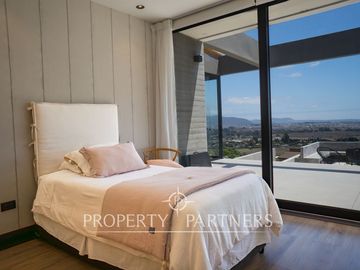 Espectacular casa amoblada construida y diseñada por profesionales en Cerro Grande