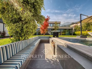 Preciosa casa mediterránea a la venta en La Reina