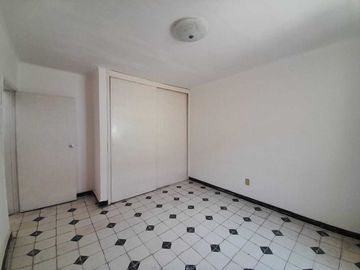 CASA EN VENTA, A PIE DE CALLE