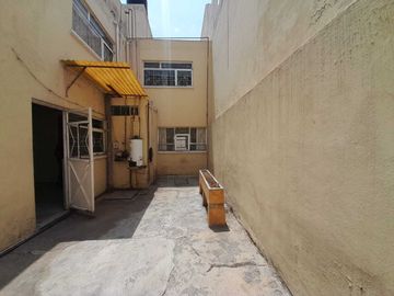CASA EN VENTA, A PIE DE CALLE
