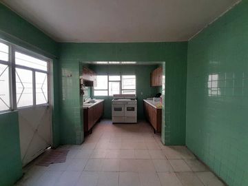 CASA EN VENTA, A PIE DE CALLE
