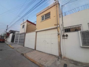 CASA EN VENTA, A PIE DE CALLE