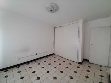 CASA EN VENTA, A PIE DE CALLE